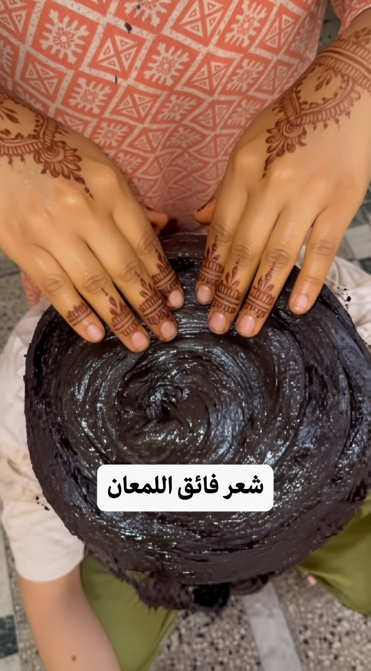 اكتشف السر الهندي القديم: قناع شعر طبيعي بالحناء لشعر أقوى وأكثر لمعانًا وتغطية للشيب