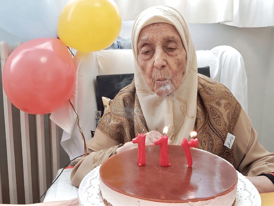 المعمرة التي عاشت حتى 117 عامًا: أسرار طول عمرها