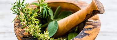 اكتشف طرقًا بسيطة لدعم الدورة الدموية الصحية في الساقين باستخدام الأعشاب اليومية